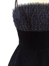 Charger l&#39;image dans la galerie, 1950s 1960s - BLANES, London - Stunning Black Velvet Dress - W27 (68cm)
