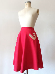 1940s 1950s - HUGÉ, Paris - Exquisite Red Raffia 2pc Cotton Set