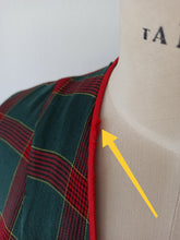 Laden Sie das Bild in den Galerie-Viewer, 1940s - Adorable Green Red Tartan Dress - W29 (74cm)
