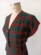 Laden Sie das Bild in den Galerie-Viewer, 1940s - Adorable Green Red Tartan Dress - W29 (74cm)
