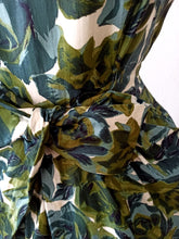 Cargar imagen en el visor de la galería, 1950s - YOUR WENDY DRESS - Stunning Roseprint Dress - W28.5 (72cm)
