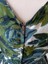 Cargar imagen en el visor de la galería, 1950s - YOUR WENDY DRESS - Stunning Roseprint Dress - W28.5 (72cm)
