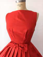 Cargar imagen en el visor de la galería, 1950s 1960s - Stunning Orange Red Dress - W26 (66cm)
