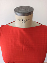 Cargar imagen en el visor de la galería, 1950s 1960s - Stunning Orange Red Dress - W26 (66cm)
