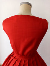 Cargar imagen en el visor de la galería, 1950s 1960s - Stunning Orange Red Dress - W26 (66cm)
