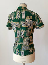 Cargar imagen en el visor de la galería, 1950s 1960s - Fabulous Green Egyptian Novelty Top
