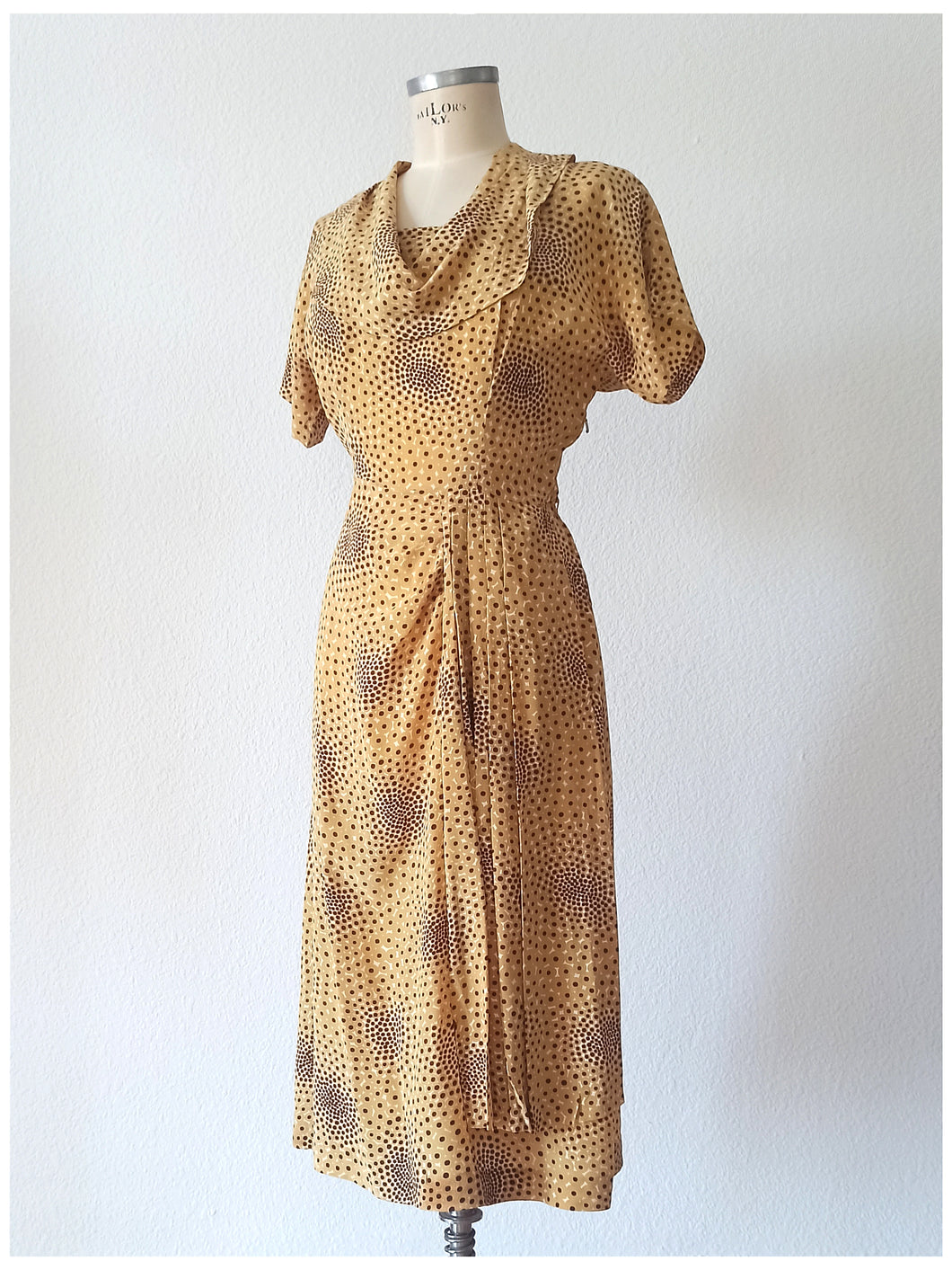 1940s - FELDPAUSCH, Switzerland - Exquisite Silk Dress - W28.5 (72cm)