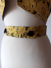 Cargar imagen en el visor de la galería, 1950s - Rare &amp; Fabulous Novelty Print Bolero - Sz 40
