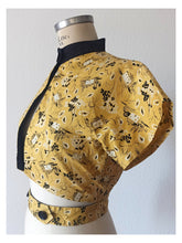 Cargar imagen en el visor de la galería, 1950s - Rare &amp; Fabulous Novelty Print Bolero - Sz 40
