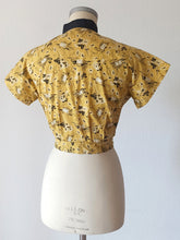 Cargar imagen en el visor de la galería, 1950s - Rare &amp; Fabulous Novelty Print Bolero - Sz 40
