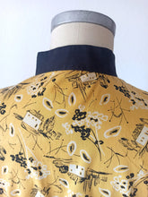 Cargar imagen en el visor de la galería, 1950s - Rare &amp; Fabulous Novelty Print Bolero - Sz 40
