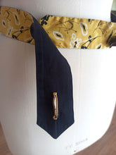 Cargar imagen en el visor de la galería, 1950s - Rare &amp; Fabulous Novelty Print Bolero - Sz 40
