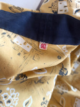 Cargar imagen en el visor de la galería, 1950s - Rare &amp; Fabulous Novelty Print Bolero - Sz 40
