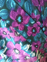 Cargar imagen en el visor de la galería, 1950s 1960s - Gorgeous Purple Floral Dress - W31.5 (80cm)
