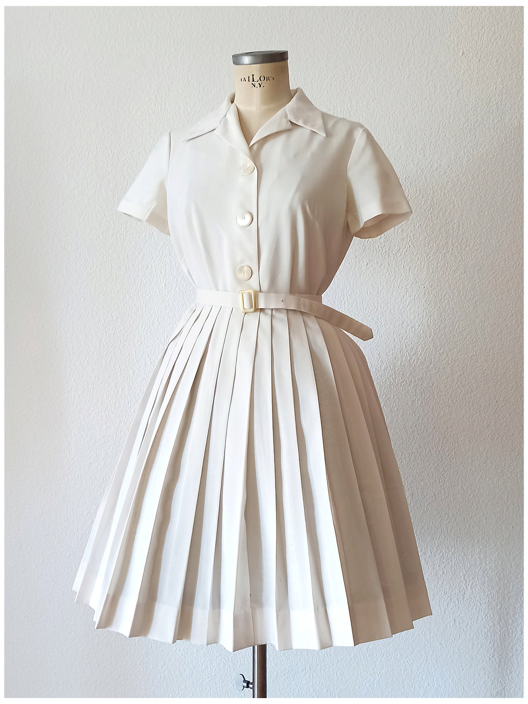 1950s 1960s - Cute White Cotton Pleated Dress - W30 (76cm)