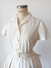 Cargar imagen en el visor de la galería, 1950s 1960s - Cute White Cotton Pleated Dress - W30 (76cm)
