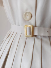 Cargar imagen en el visor de la galería, 1950s 1960s - Cute White Cotton Pleated Dress - W30 (76cm)

