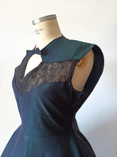 Load image into Gallery viewer, 1940s 1950s - Spectacular Emerald Green Dress - W29 (74cm)
