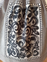 Cargar imagen en el visor de la galería, 1950s 1960s - Gorgeous Black &amp; White Floral Skirt - W26 (66cm)
