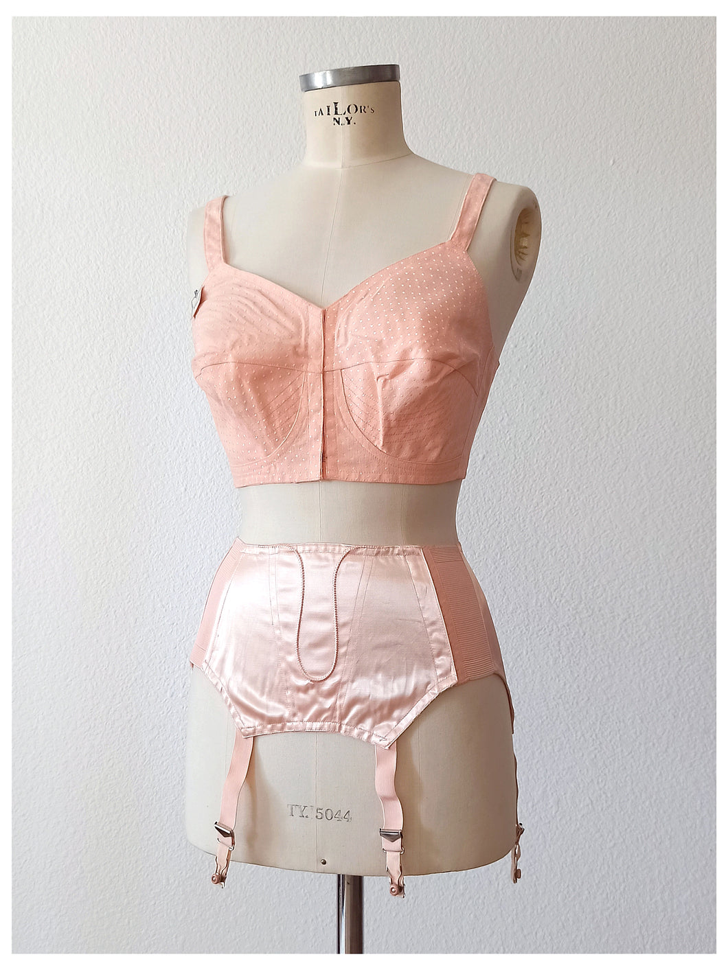 1940s 1950s - TRIUMPH - Deadstock Bra & Girdle Set