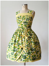 Cargar imagen en el visor de la galería, 1950s 1960s - Gorgeous Summery Roseprint Cotton Dress - W28.5 (72cm)
