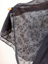 Cargar imagen en el visor de la galería, 1950s - SYLVIA ANN, USA - Stunning Gold Lurex Black Dress - W24.5 (62cm)
