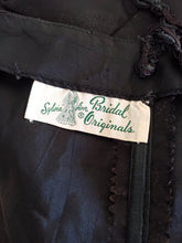 Cargar imagen en el visor de la galería, 1950s - SYLVIA ANN, USA - Stunning Gold Lurex Black Dress - W24.5 (62cm)
