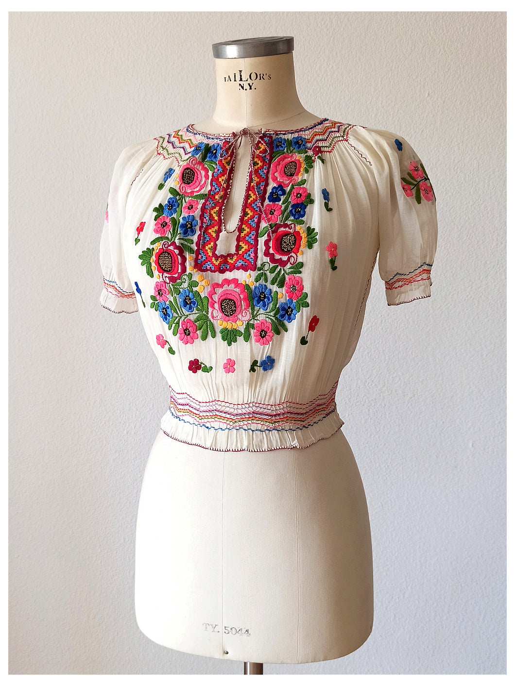 1930s 1940s - Exquisite Hand Embroidery Hungarian Blouse - W28.5 (72cm)