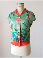 Carica l&#39;immagine nel visualizzatore di Gallery, 1940s 1950s - Stunning Firebirds Silk Blouse
