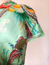 Carica l&#39;immagine nel visualizzatore di Gallery, 1940s 1950s - Stunning Firebirds Silk Blouse
