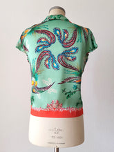 Carica l&#39;immagine nel visualizzatore di Gallery, 1940s 1950s - Stunning Firebirds Silk Blouse
