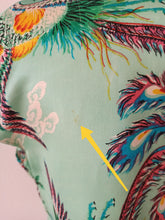 Carica l&#39;immagine nel visualizzatore di Gallery, 1940s 1950s - Stunning Firebirds Silk Blouse
