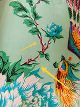 Carica l&#39;immagine nel visualizzatore di Gallery, 1940s 1950s - Stunning Firebirds Silk Blouse
