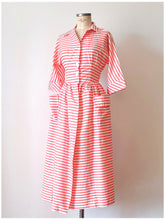 Carica l&#39;immagine nel visualizzatore di Gallery, 1940s 1950s - Sublime Striped Cotton Dress - W29 (74cm)
