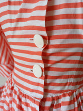 Carica l&#39;immagine nel visualizzatore di Gallery, 1940s 1950s - Sublime Striped Cotton Dress - W29 (74cm)
