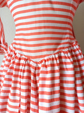 Carica l&#39;immagine nel visualizzatore di Gallery, 1940s 1950s - Sublime Striped Cotton Dress - W29 (74cm)
