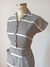 Cargar imagen en el visor de la galería, 1950s - Superb French Black Stripes Cotton Dress - W29 (74cm)
