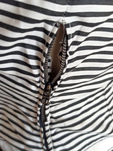 Cargar imagen en el visor de la galería, 1950s - Superb French Black Stripes Cotton Dress - W29 (74cm)
