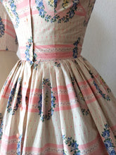 Cargar imagen en el visor de la galería, 1950s - SAMBO FASHIONS - Adorable Roseprint Bolero Dress - W26 (66cm)
