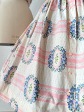 Cargar imagen en el visor de la galería, 1950s - SAMBO FASHIONS - Adorable Roseprint Bolero Dress - W26 (66cm)
