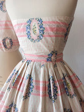 Cargar imagen en el visor de la galería, 1950s - SAMBO FASHIONS - Adorable Roseprint Bolero Dress - W26 (66cm)
