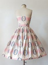 Cargar imagen en el visor de la galería, 1950s - SAMBO FASHIONS - Adorable Roseprint Bolero Dress - W26 (66cm)
