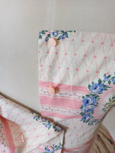 Cargar imagen en el visor de la galería, 1950s - SAMBO FASHIONS - Adorable Roseprint Bolero Dress - W26 (66cm)
