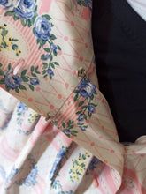 Cargar imagen en el visor de la galería, 1950s - SAMBO FASHIONS - Adorable Roseprint Bolero Dress - W26 (66cm)
