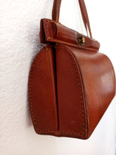 Carica l&#39;immagine nel visualizzatore di Gallery, 1940s 1950s - Gorgeous Brown Leather Handbag
