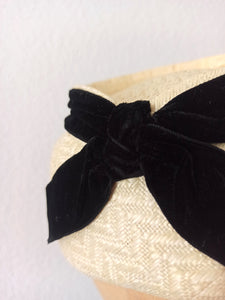 1950s - Beautiful Buttercream Velvet Raffia Hat