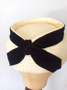 1950s - Beautiful Buttercream Velvet Raffia Hat