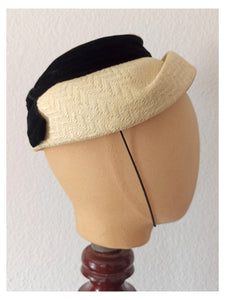 1950s - Beautiful Buttercream Velvet Raffia Hat