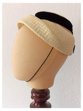 Charger l&#39;image dans la galerie, 1950s - Beautiful Buttercream Velvet Raffia Hat
