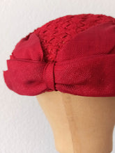 Cargar imagen en el visor de la galería, 1950s - Gorgeous Red Raffia Hat
